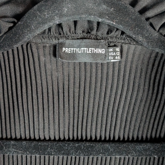 PrettyLittleThing Black Ruffle Cardigan - Picture 2 of 4